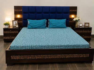 KING SIZE BEDSET WITH MATTRESS .