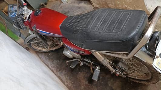 Honda 125 2006 Model Sukkar number color red all documents clear