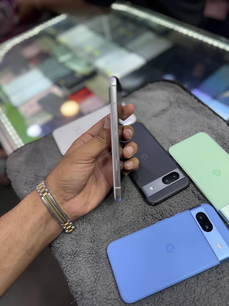 Google Pixel 8a 11