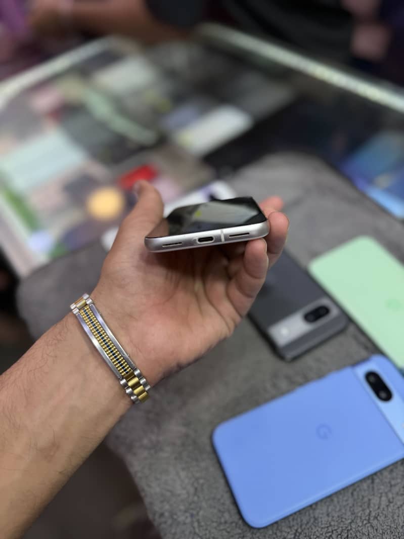 Google Pixel 8a 12