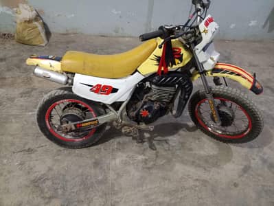 Suzuki DX 80