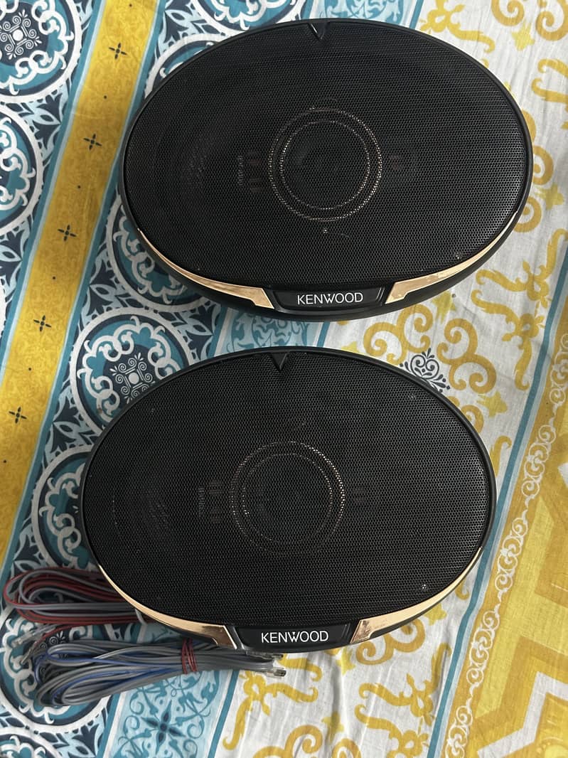 Amplifier & Speakers 0