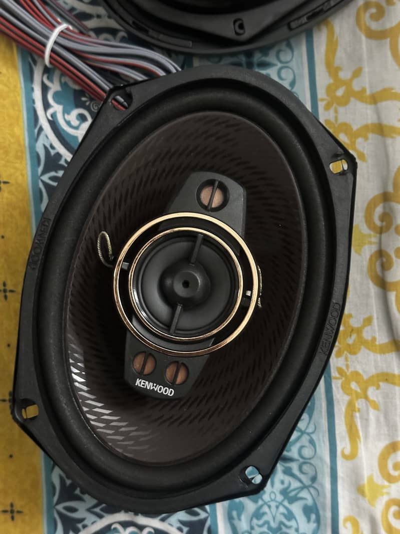 Amplifier & Speakers 6