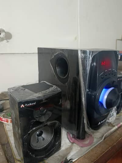Audionic mega 40 speaker