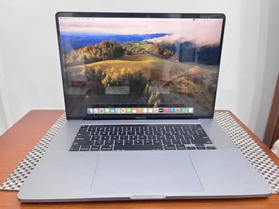 Mac book pro i9 2019model 16 inch 32/512 4 gb