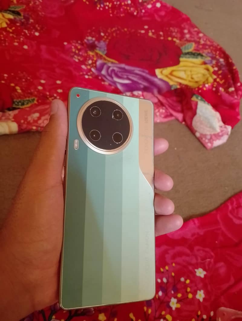 Tecno CAMON 30 0
