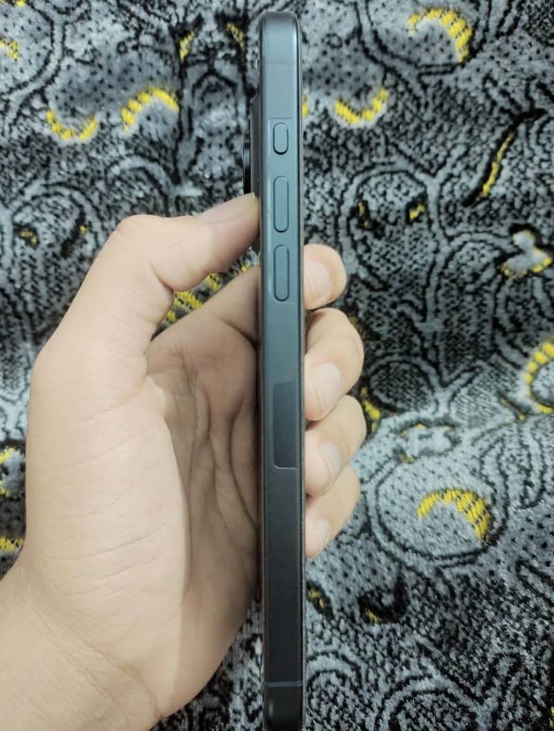 iPhone 15 Pro Max 2