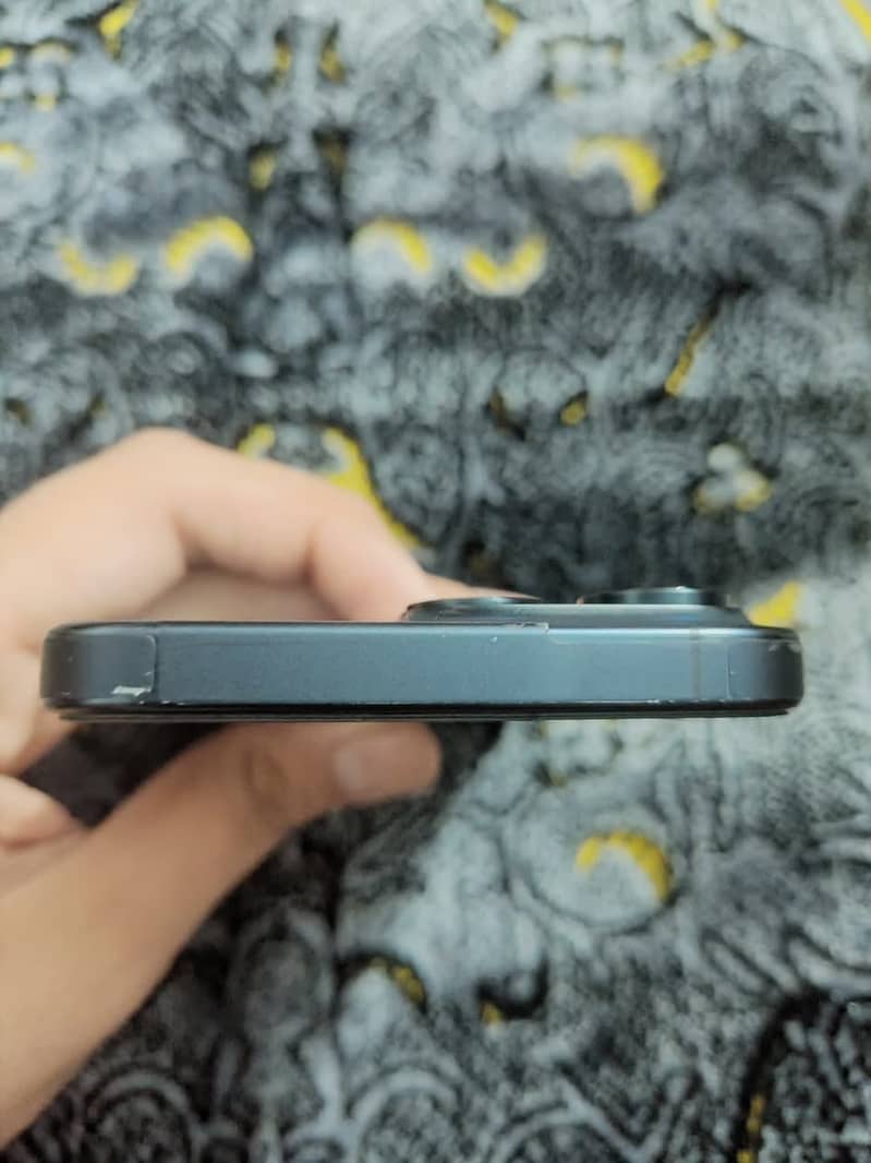 iPhone 15 Pro Max 4