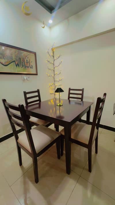 Dining Table Excellent condition