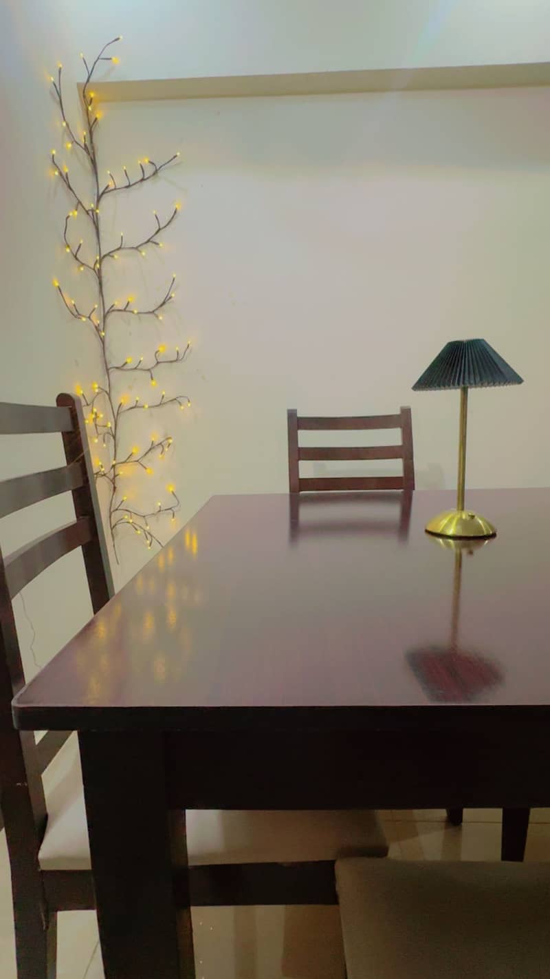 Dining Table Excellent condition 1