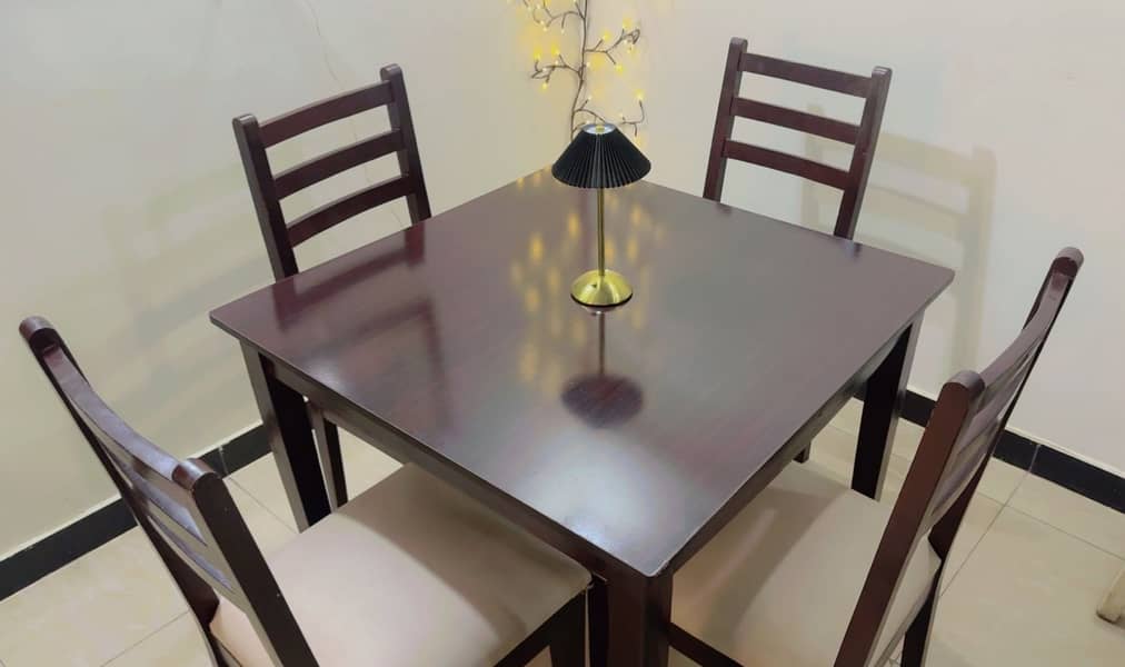 Dining Table Excellent condition 2