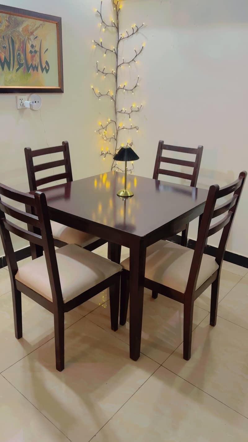 Dining Table Excellent condition 3