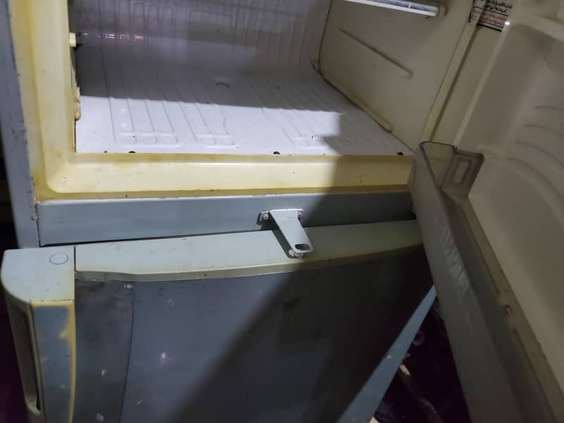 refrigerator 0