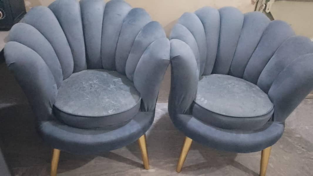 2sofas 1table 1