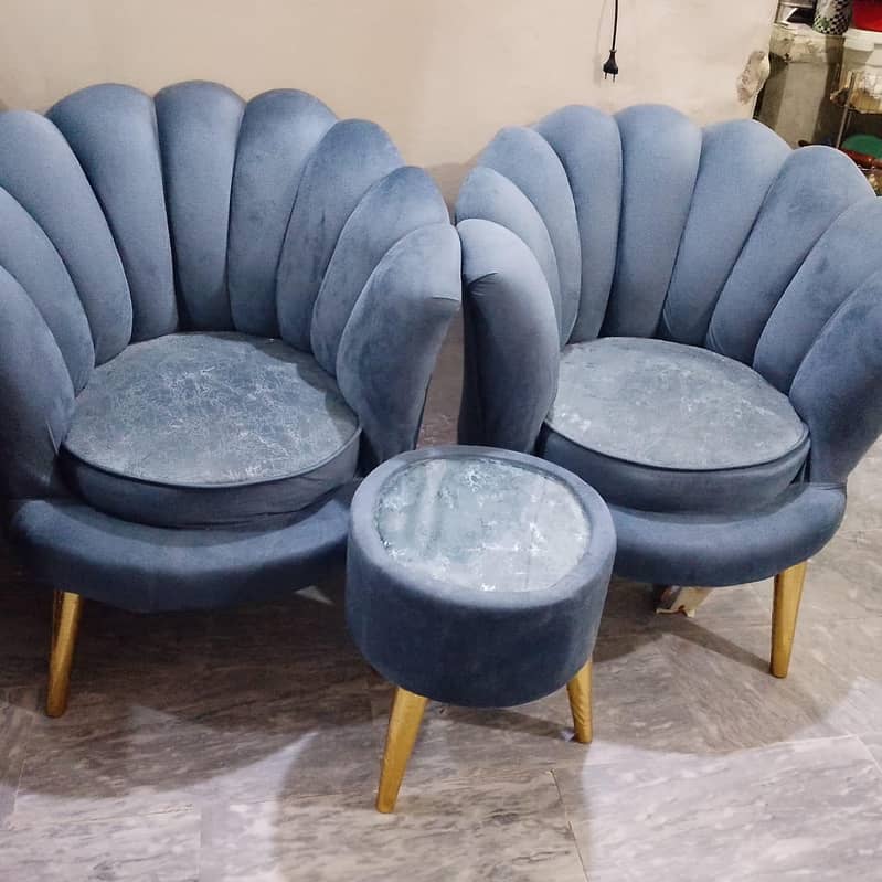 2sofas 1table 2