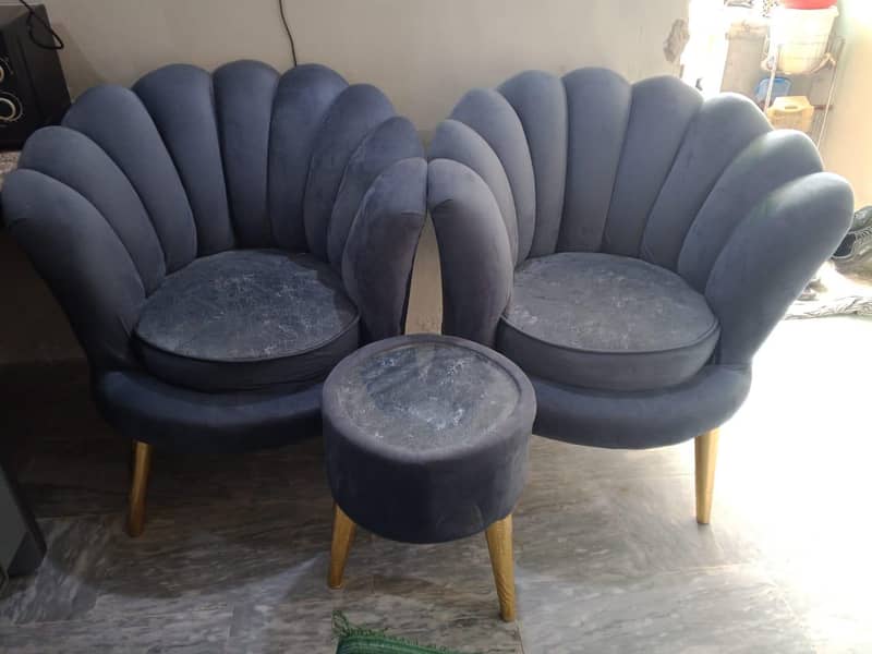 2sofas 1table 3