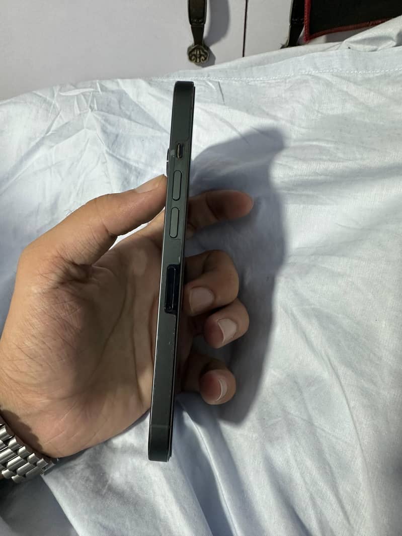 Apple iPhone 13 Pro 1