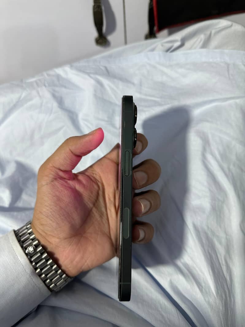 Apple iPhone 13 Pro 2