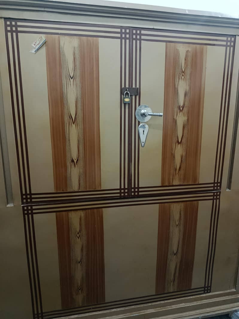 petta . Almari 1