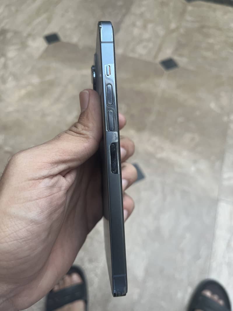 Apple iPhone 13 Pro Max 4