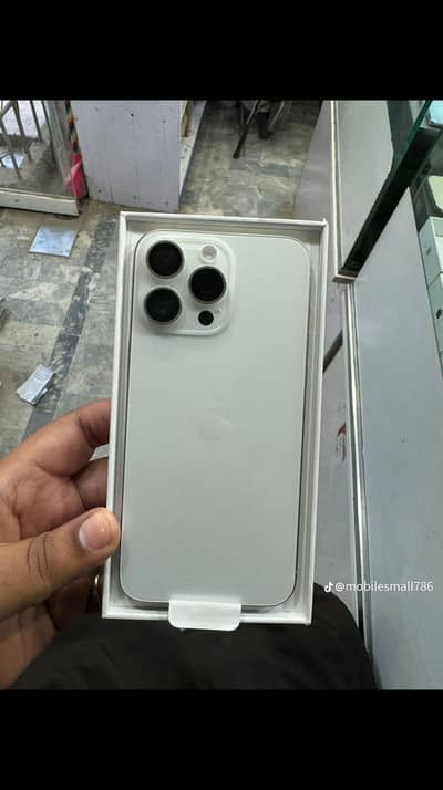 Apple iPhone 15 Pro Max White titanium
