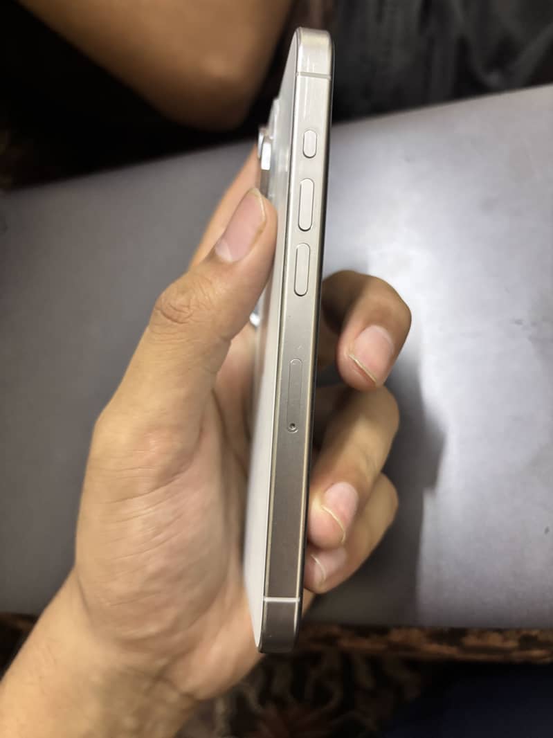Apple iPhone 15 Pro 3