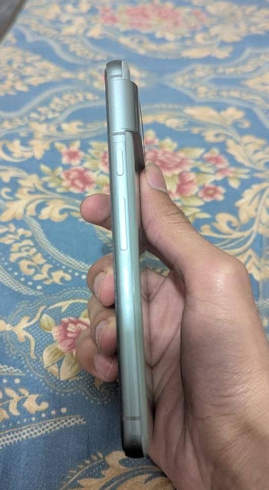 Google Pixel 8 4