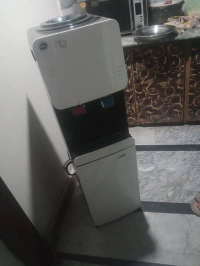 i am Selling Pel Water Dispensar