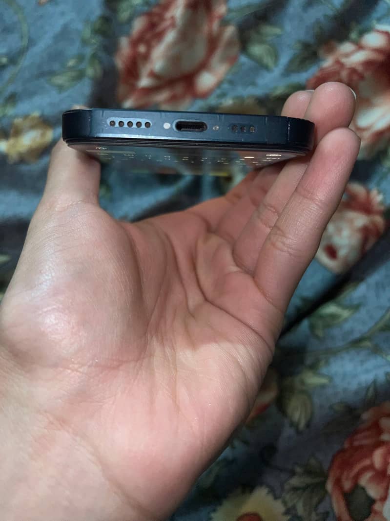 Apple iPhone 13 6