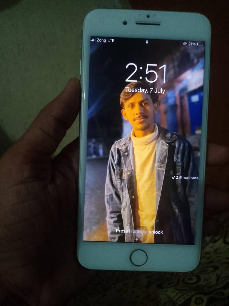 Apple iPhone 7 Plus 1