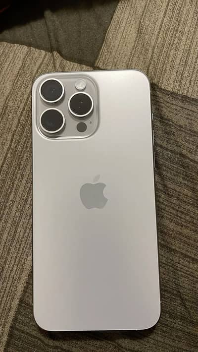 Apple iPhone 15 Pro Max non pta with charger