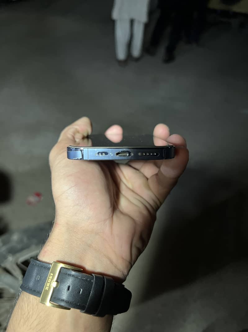 Apple iPhone 13 Pro 4
