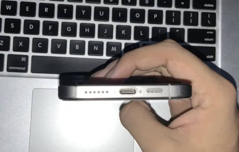 iPhone 15 pro max 4