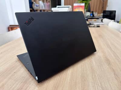Lenovo Thinkpad P1 Gen 1 / Intel Xeon(  E-2176m ) /  2.7 ghz