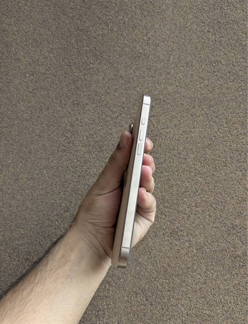 Apple iPhone 16 Pro Max 1