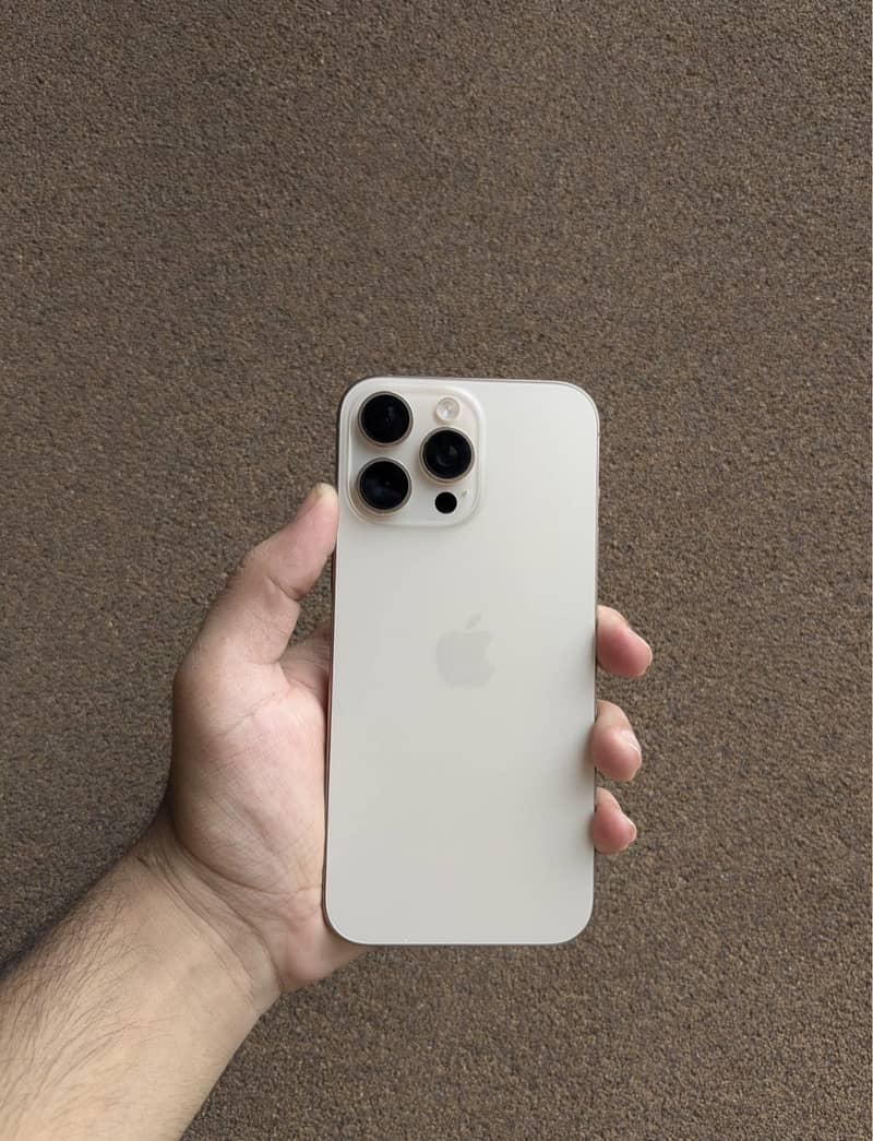 Apple iPhone 16 Pro Max 4