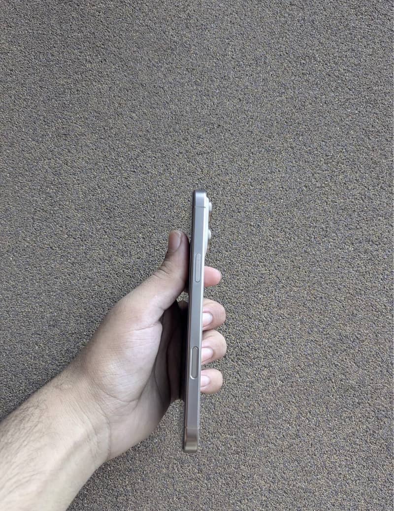 Apple iPhone 16 Pro Max 5