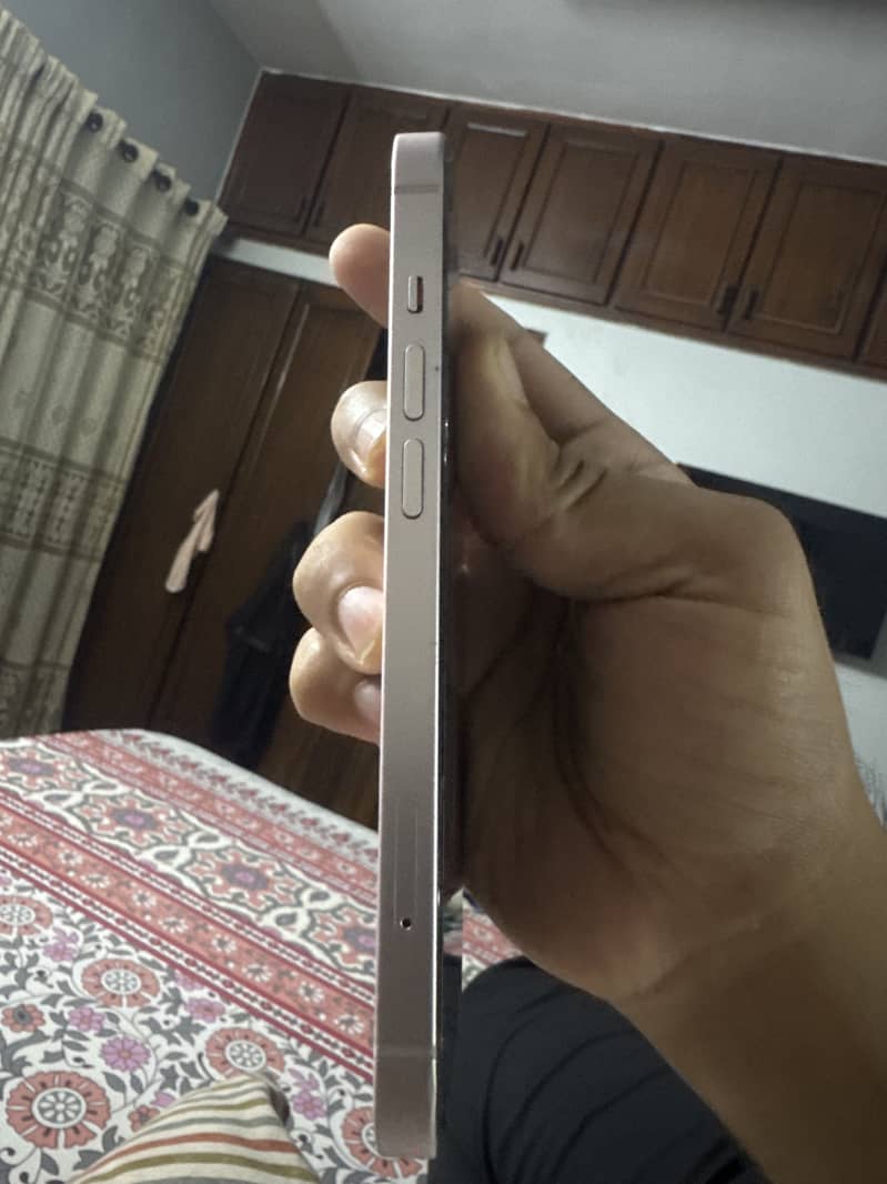 Apple iPhone 13 1