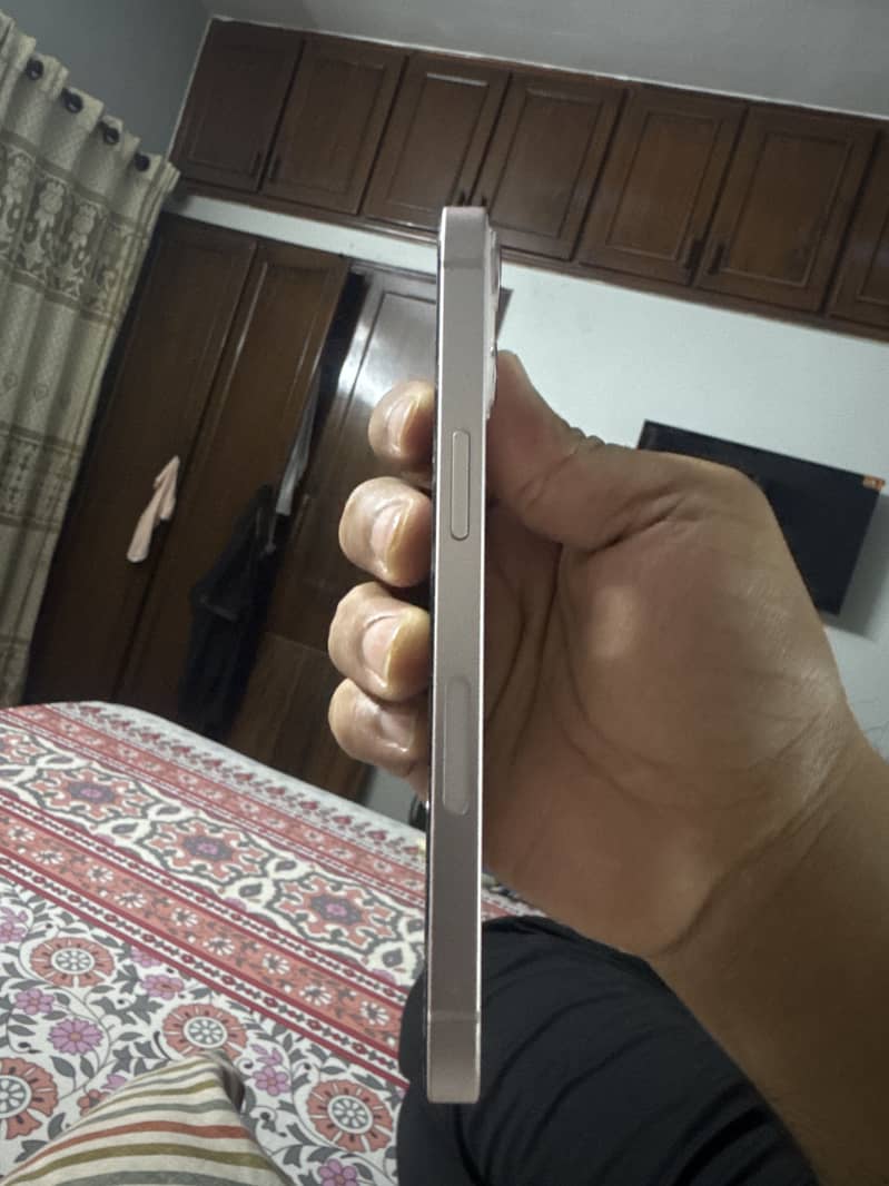 Apple iPhone 13 2