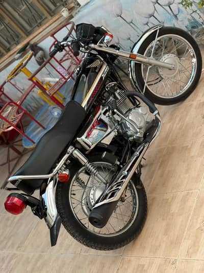 125 Silver Edition Bilkul New Hai 7/8/25 ko nikley hai