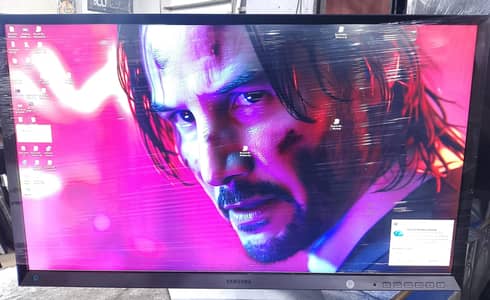 Samsung 32" fresh monitor.
