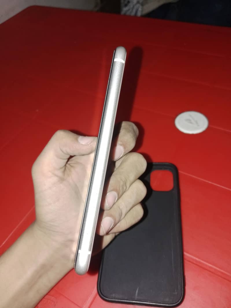 Apple iPhone 11 3