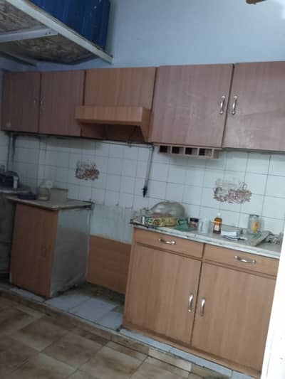 Renovated 2 bed drawing lounge 3rd floor flate maymar plaza flate for rent vinyle flooring America kitchen tiled washrooms 24 hours water and electricity
