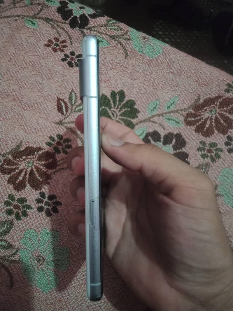 Google Pixel 7 4