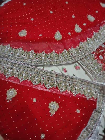 bridal dresses 1 time used