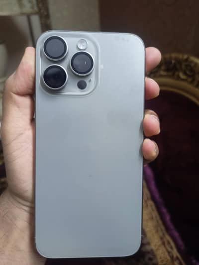 Apple iPhone 15 Pro Max J. V