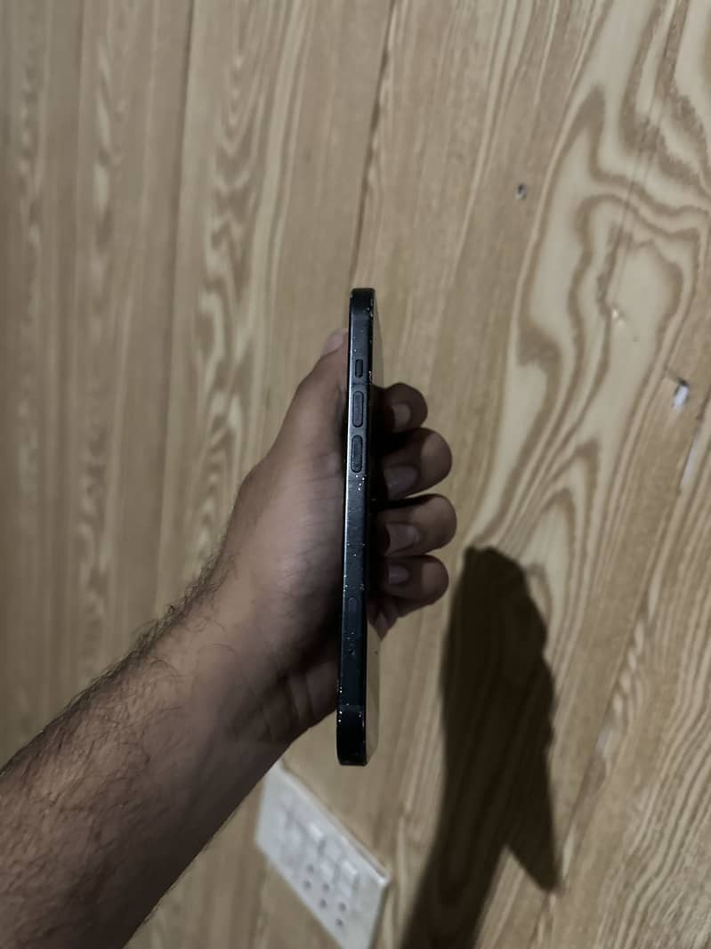 Apple iPhone 15 4