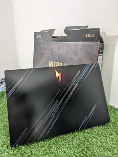 Ai Nitro gaming laptop Nvidia RTX 4060 8GB Graphics 10/10 lush condi. .