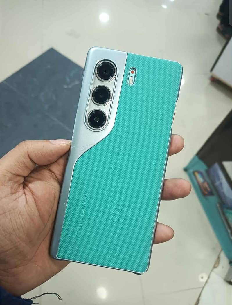 Tecno CAMON 40 Pro 0