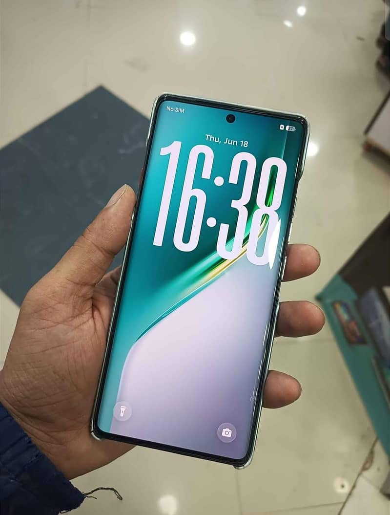 Tecno CAMON 40 Pro 1